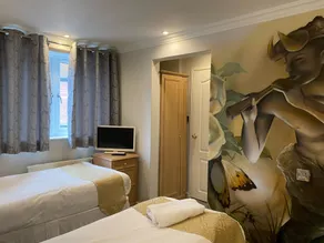 The George Hotel - Room