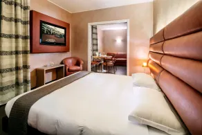 Base Hotel - Room