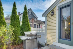 < 1 Mi to Beach! Kennebunk Cottage w/ Yard - Innvendig