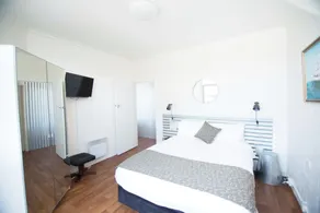 Siesta Central Apartments - Room