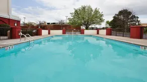 Holiday Inn Express Atlanta West - Theme Park Area by IHG - Piscine