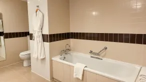 Raheen Woods Hotel - Badeværelse