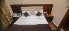 Goroomgo The Lotus Kalka - Room