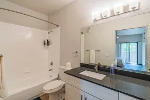 San Portella Cozy Stay w HeatedPool-Gym - Badezimmer