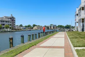 Walk to Cambridge Waterfront: Townhome w/ Deck - Interiör