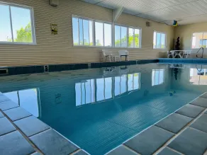 Court Plaza Inn & Suites of Mackinaw - Piscine
