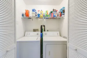Condo w/ Deck: Walk to Beach & Convention Center! - Intérieur