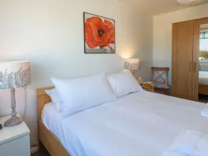 164 Cumber Close - Room