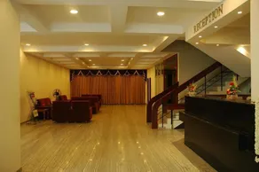 The Golden Park - Hall