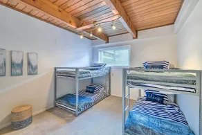 McKees Beach House w/ Ocean Views, Hot Tub! - Innvendig