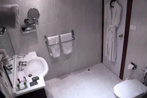 Plaza Hotel Beirut - Bathroom
