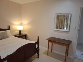 OosiesRus - Charming Langebaan Villa with Garden View - Chambre