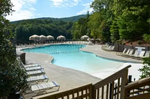 Spacious Jasper Cabin w Decks & Pool Access - Innenbereich