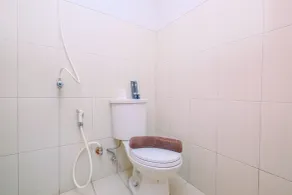 Best Choice and Comfy Studio Apartment at Margonda Residence 4 By Travelio - Bathroom