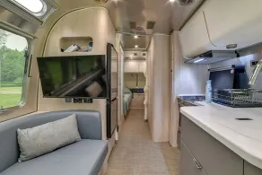 Catskills Airstream! Pavilion & Fire Pit Access - Innvendig