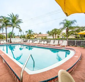 Econo Lodge Cocoa Beach - near the Port - Piscine