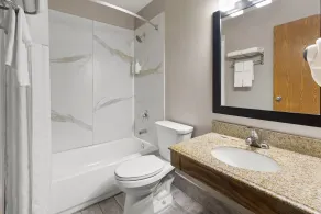 Super 8 by Wyndham Mentor/Cleveland Area - Salle de bain