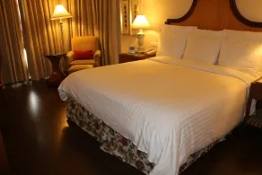 Hyderabad Marriott Hotel & Convention Centre - Room