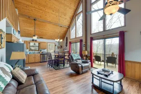 Mountain-view Robbinsville Cabin w/ Hot Tub! - Interiör