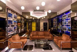 PSG Hotel - Lobby sitting area