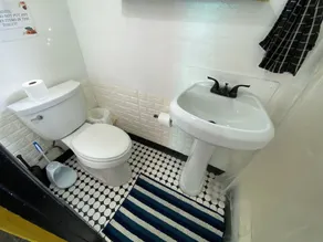 ITH San Diego Beach Bungalow Surf Hostel - Bathroom