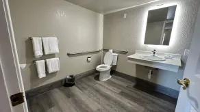 Days Inn by Wyndham San Diego Vista - Salle de bain