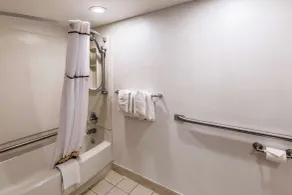 Quality Inn University Lansing - Salle de bain