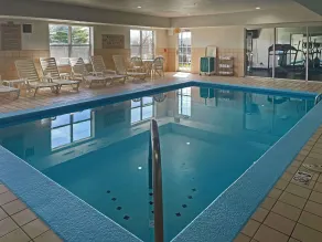 Quality Inn & Suites Cincinnati Sharonville - Piscine
