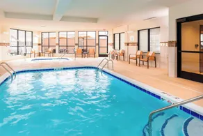 Courtyard by Marriott Bismarck North - Piscine
