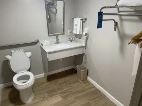 Days Inn by Wyndham Valdosta/Near Valdosta Mall - Salle de bain