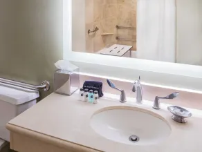 Pier 5 Hotel Baltimore - Bathroom