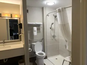 Super 8 by Wyndham Cookeville, TN - Salle de bain