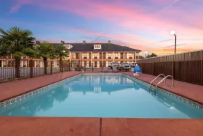 Baymont by Wyndham Commerce GA Near Tanger Outlets Mall - Piscine