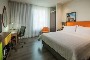 Hampton by Hilton Bogota Airport - Room