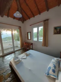 Logement située sur une colline avec des vues spectaculaires sur la mer - Chambre