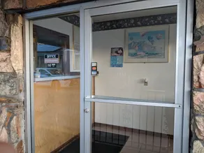Deluxe Inn - Check-in-/Check-out-Schalter