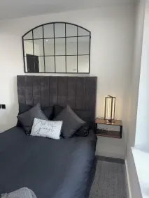 Luxury 2-Bed Ensuite with Free Parking & 15 Mins to Heathrow - Værelse