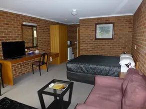 Inverloch Central Motor Inn - Room