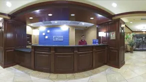 Holiday Inn Express & Suites Bloomington by IHG - Réception