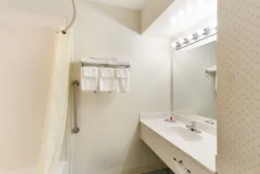 Malone Inn - Bathroom