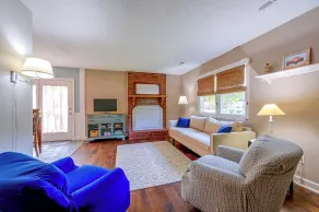 Centrally Located Adventure Basecamp in King! - Interni