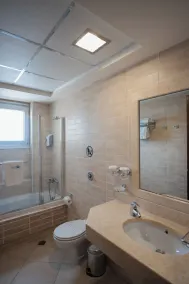 Molos Bay Hotel - Baño