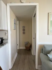 One Bedroom Condo with Water View #601 - Værelse