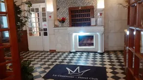Hôtel Le Saint-Louis Châteaudun - Reception
