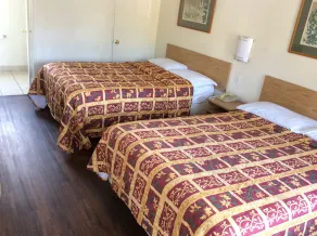 American Inn Ontario - Room