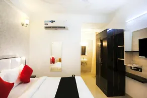 M K Hotel & Restaurant - Room