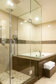 Glenrrock Inn And Suites - Bathroom