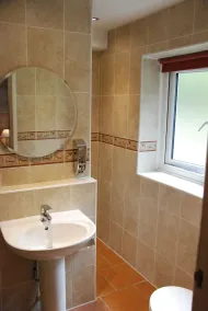 Tudor Lodge - Bathroom