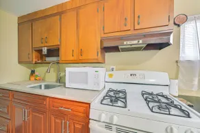 2 Mi to UBS Arena: Wfh-friendly Couple's Retreat - Interior