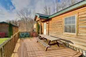 Lakefront Cabin Living w/ Dock Access on Sodus Bay - Innvendig
